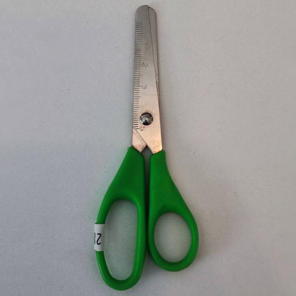 Olló iskolai kerekített hegy zöld 13cm 